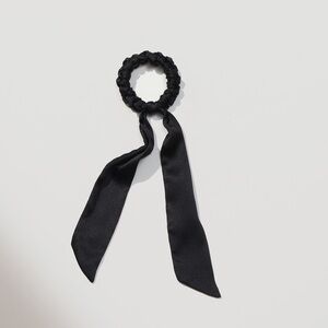 ✨SALE✨ ZARA PACK OF BOW HAIR ELASTICS
✨SALE✨ BOW CLIP HAIR ELASTIC WITH CUTOUTS - Ecru | ZARA United States main image 4